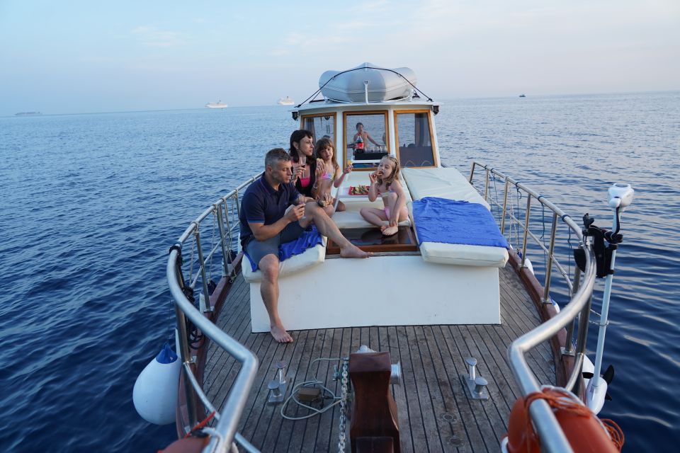 La Spezia: Sunset Cruise With Aperitif and Dinner - Photo Stops