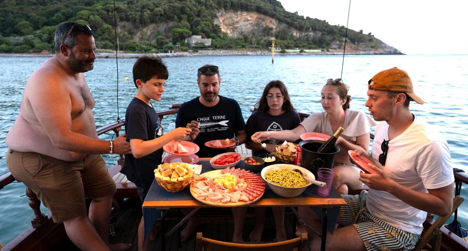 La Spezia: Sunset Cruise With Aperitif and Dinner - Aperitif and Sunset