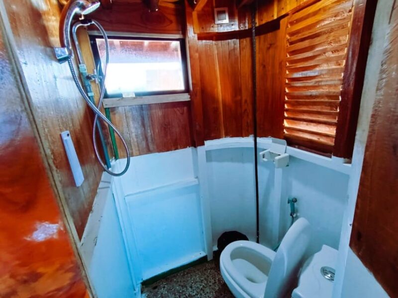 Labuan Bajo: 2-Day Komodo Island Cruise With a Private Cabin - Meeting Point and Flexibility