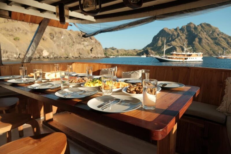 Labuan Bajo: 3-Day 2-Night Tour With Komodo and Pink Beach - Itinerary Highlights