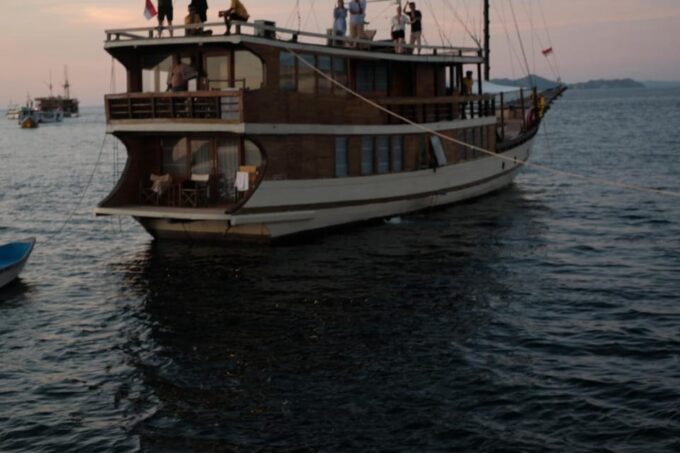 Labuan Bajo: 3-Day 2-Night Tour With Komodo and Pink Beach - Meal Offerings