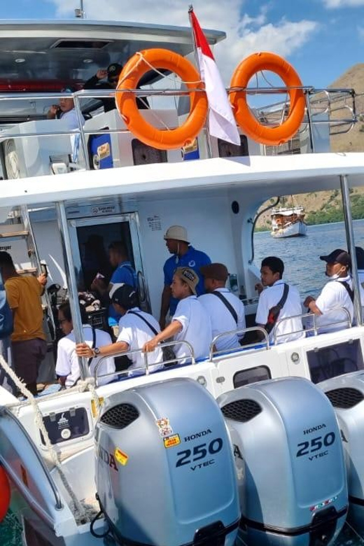 LABUAN BAJO EXCURSIONS : DAY SEA TOUR - Inclusions and Exclusions