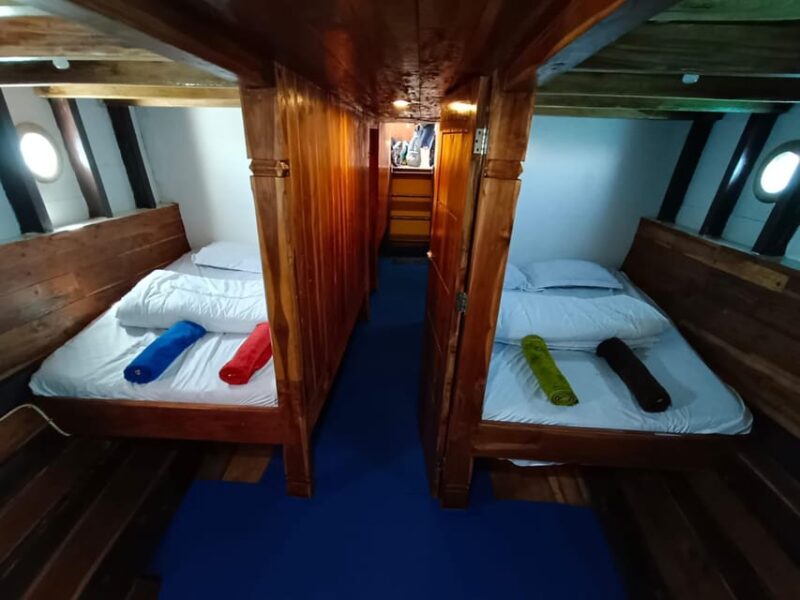 Labuan Bajo: Komodo & Pink Beach 2-Day Group Boat Tour - Itinerary Highlights