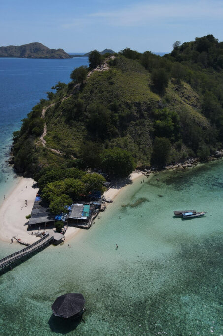 Labuan Bajo: Komodo & Pink Beach 2-Day Group Boat Tour - Scenic Experiences
