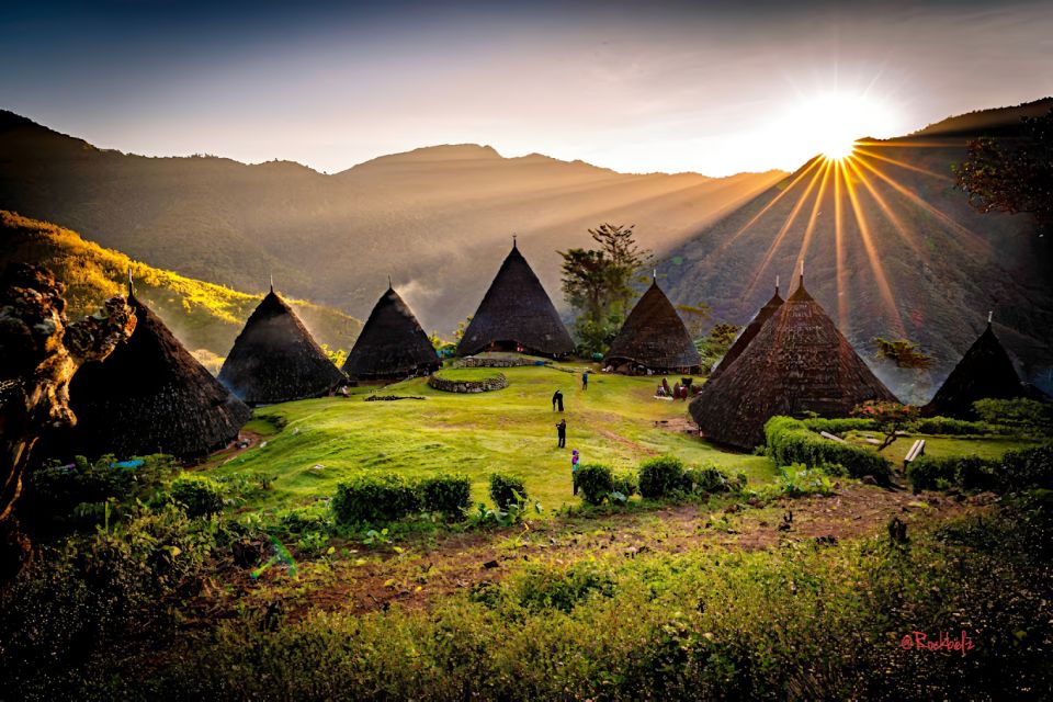 Labuan Bajo: Waerebo Tour 2 Days 1 Night Private or Sharing - Overnight Stay in Waerebo
