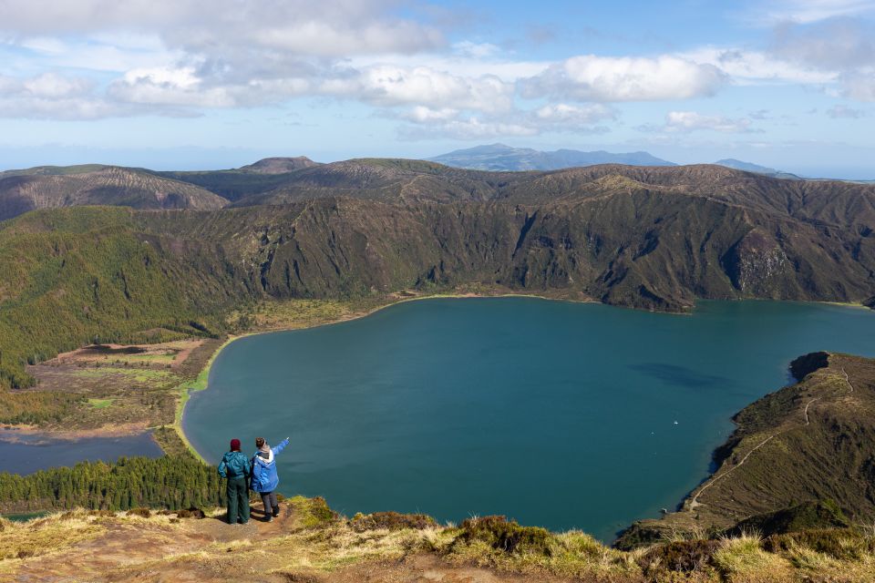 Lagoa Do Fogo: Guided Volcano Geo Tour W/ Hotsprings Bathing - Lagoa Do Fogo Guided Tour