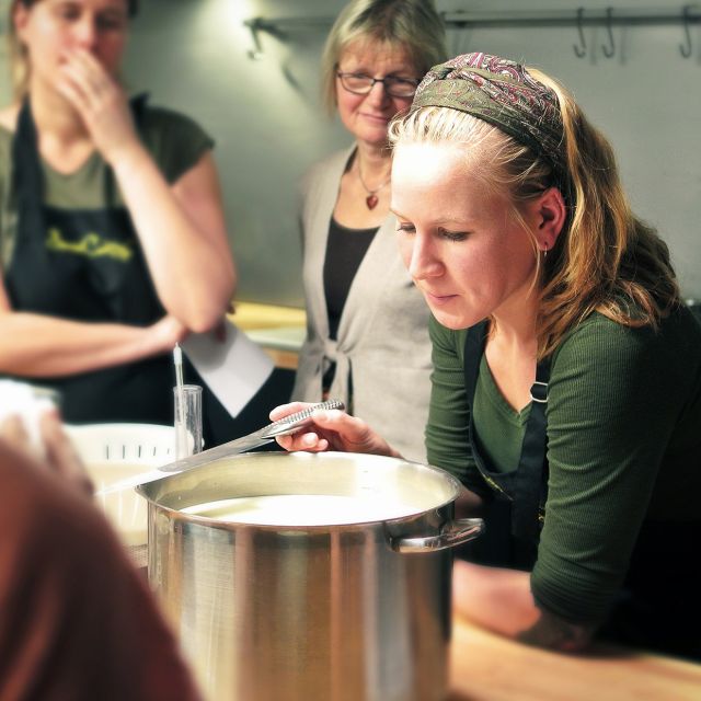 Lake Como: Pizzoccheri Cooking Class in Valsassina - Key Points