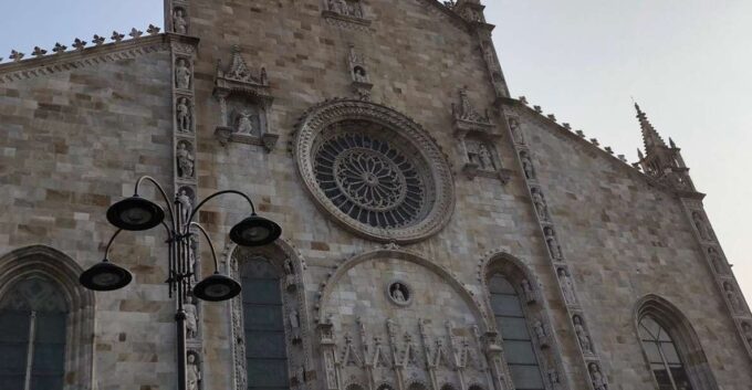 Lake Como: Self-Guided Walking Tour - Downtown Como - Payment Options Available