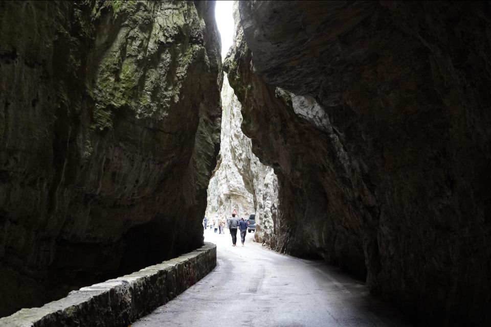 Lake Garda: Boat Tour With Cheese Tasting and Local Wines - Exploring the Strada Della Forra