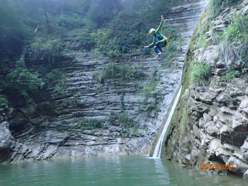 Lake Garda: Canyoneering in Torrente Vione - Canyoneering Highlights