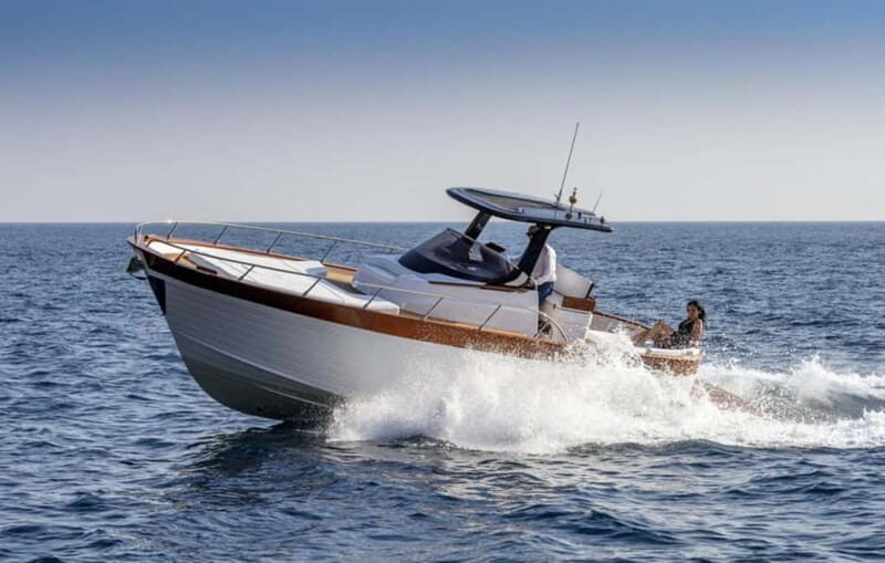 Lake Garda: Luxury Boat Tour - Key Points
