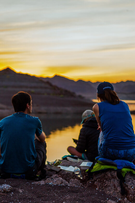 Lake Mead: Sunset Kayaking Tour with Dinner and Campfire - Paddling Back Under the Stars
