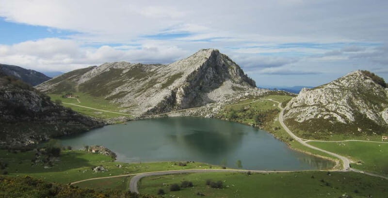 Lakes of Covadonga and Sanctuary of Covadonga: Guided and interpreted tour - A Detailed Look at the Lakes of Covadonga and Sanctuary of Covadonga Guided Tour