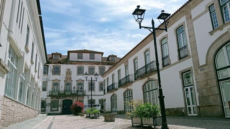 LAMEGO: walking tour of the city center - The Municipality and Local Flavors