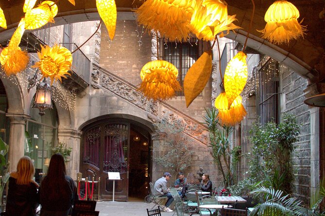 Landmarks and Legends of El Born: A Self-Guided Audio Tour - Meeting and End Points