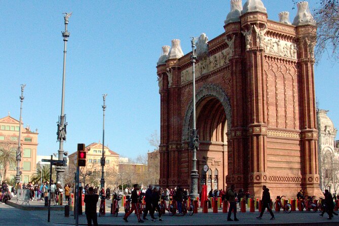 Landmarks and Legends of El Born: A Self-Guided Audio Tour - Key Features of the Tour