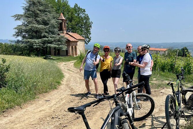 "Langhe del Barolo" Private E-bike Tour - Asphalt and Dirt Road - The Introduction to the Region