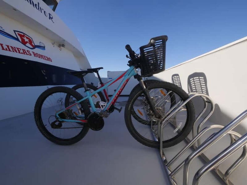 Lanzarote: Ferry to La Graciosa with Wi-Fi (free parking) - Key Points