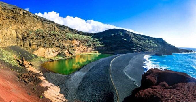 Lanzarote: Guided Day Trip to Timanfaya Park & Green Lagoon - Discovering the Green Lagoon