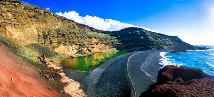 Lanzarote: Guided Day Trip to Timanfaya Park & Green Lagoon - Wine Tasting in La Geria