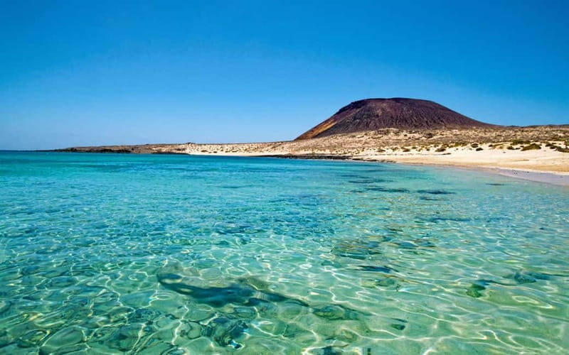 Lanzarote: La Graciosa Complete Jeep Tour with Beach Time - Who Should Consider This Tour