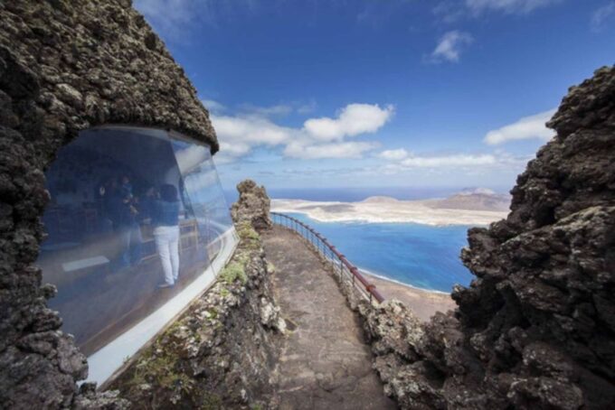 Lanzarote: Legacy of César Manrique Guided Tour - Discovering Lanzarotes Gems
