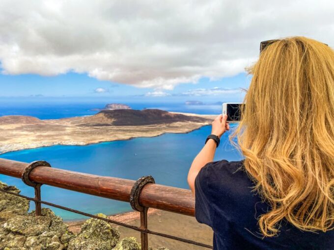 Lanzarote: Legacy of César Manrique Guided Tour - The Integration of Nature, Architecture, Art, and Culture