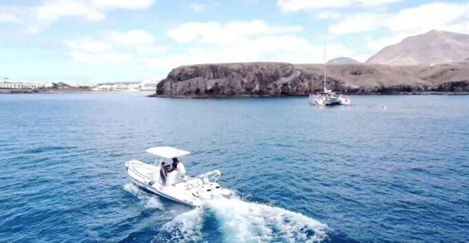 Lanzarote: Private Boat Trip 2:30h - Wakeboarding Option