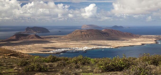Lanzarote: Return Ferry to La Graciosa With Bus Pickup - Customer Feedback