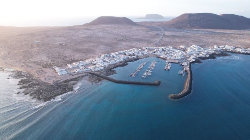 Lanzarote: Roundtrip Ferry Ticket to La Graciosa With Wi-Fi - Activities on La Graciosa