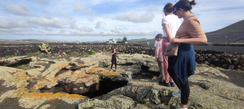 Lanzarote: Timanfaya Natural Park Trekking Tour - Meeting Point and What to Bring