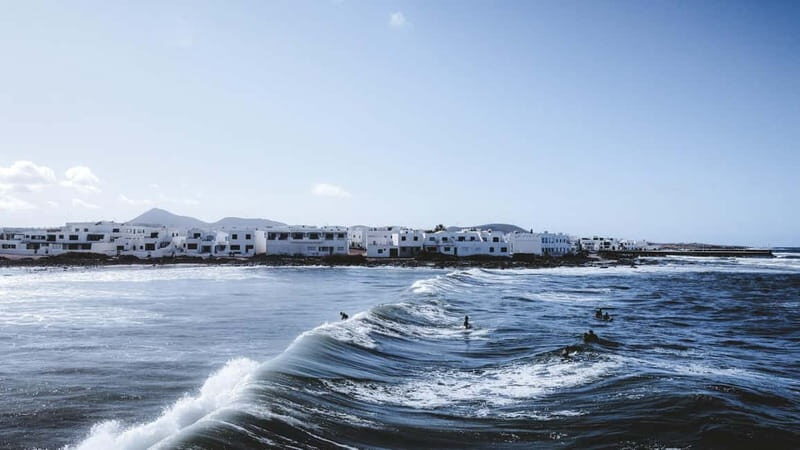 Lanzarote's First Surf School - 2-hour or 4-hour classes - Key Points