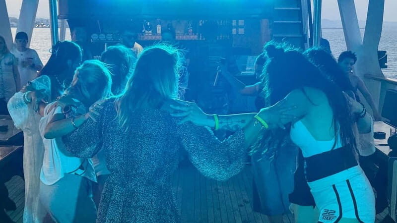 Larnaca: Party Sunset cruise - Larnaca: Party Sunset Cruise — A Fun and Relaxing Evening on the Water