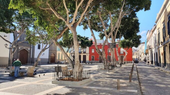 Las Palmas: Old Town Highlights Self-Guided Walking Tour - Famous Poets and Musicians
