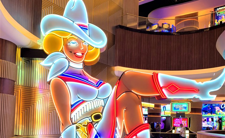 Las Vegas Downtown Pop Culture Walking Tour - Downtowns Newest Neighborhood