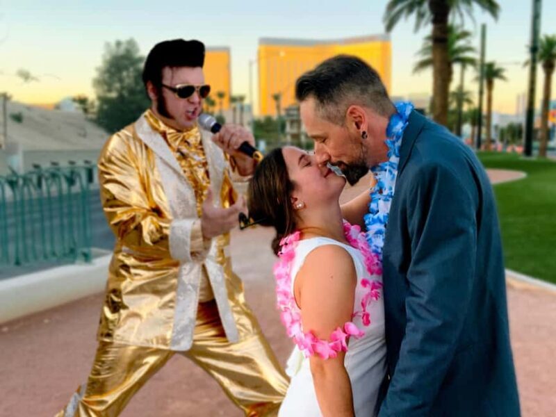 Las Vegas: Gold Elvis Vow Renewal or Wedding at Welcome Sign - The Experience Duration and Practicalities