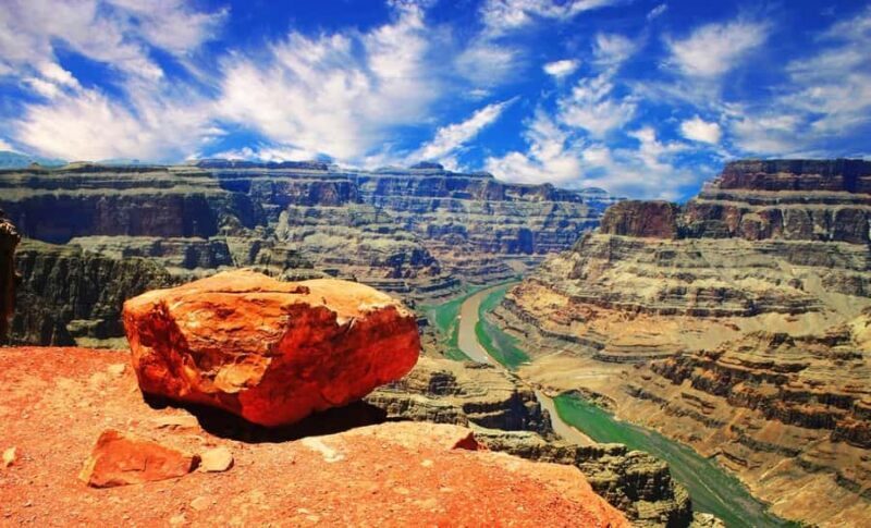 Las Vegas: Grand Canyon West, Hoover Dam & Optional Skywalk - The Experience Guides: Knowledge and Friendliness