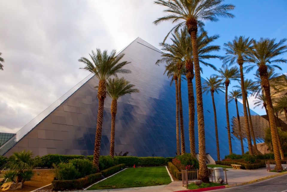 Las Vegas: Las Vegas Strip Night Tour With Spanish Guide - Key Points