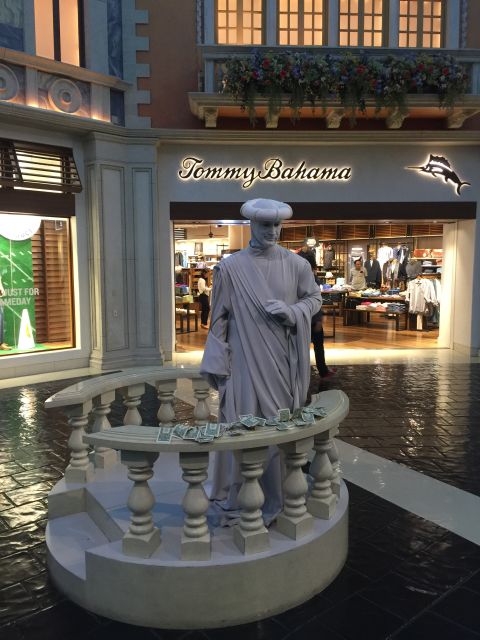 Las Vegas: Las Vegas Strip Night Tour With Spanish Guide - Exploring the Strip at Night