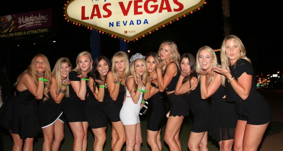 Las Vegas: Nightclub and Bar Crawl With Party Bus and Drinks - Included in the Tour
