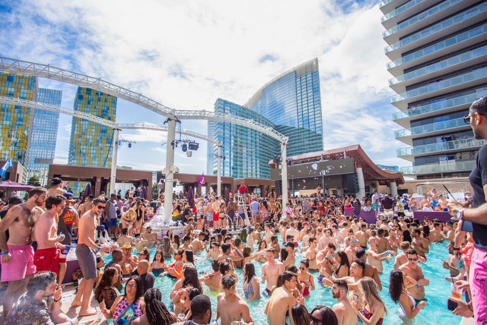 Las Vegas: Party Bus Day Club Tour With Drinks & Club Entry - Key Points