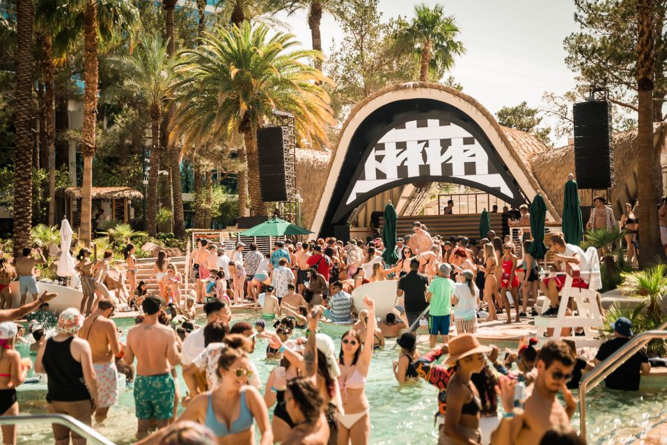 Las Vegas: Party Bus Day Club Tour With Drinks & Club Entry - Attire and Dress Code