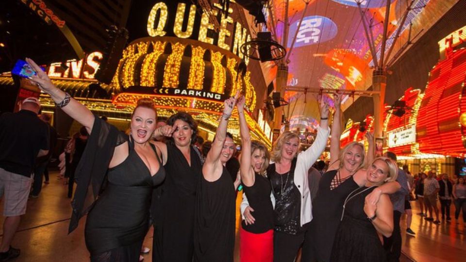 Las Vegas: Private Party Bus Tour of Vegas Strip W Champagne - Customizable Tour Stops