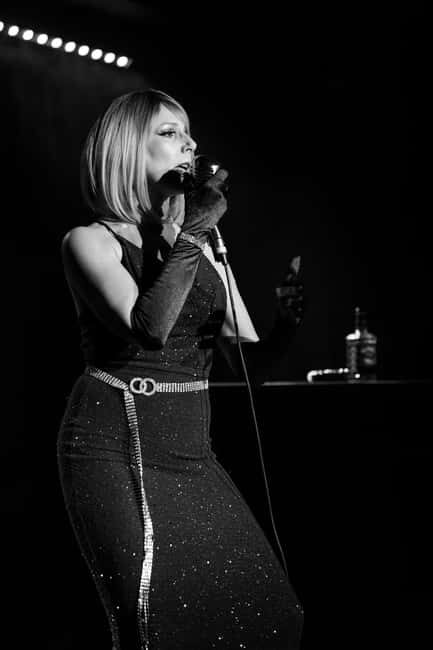 Las Vegas: Sinatra Live! - Tribute to Frank Sinatra - Group Size and Accessibility