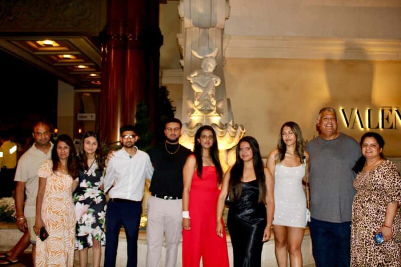 Las Vegas Strip Limo Tour with Champagne and Photos - FAQ