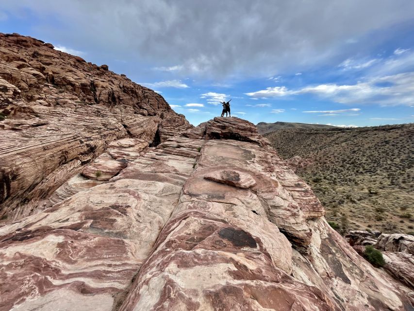 Las Vegas: Sunset Hike and Photography Tour Near Red Rock - Seven Magic Mountains Art