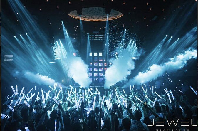 Las Vegas: VIP Club Crawl with Party Bus, Express Entry & Drinks - FAQs