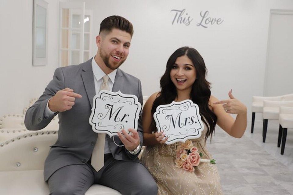 Las Vegas: Wedding at Paradise Wedding Chapel - Intimate Ceremony Details