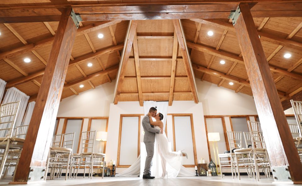 Las Vegas Wedding With Limousine Transportation - Inclusions and Additional Costs