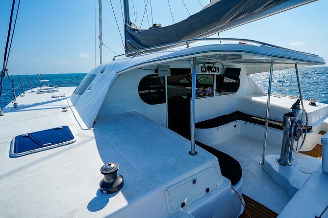 Laura Catamaran Private Tour to Isla Mujeres - Key Points